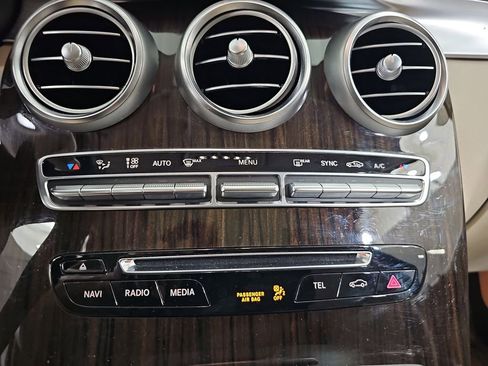 Used 2018 Mercedes-Benz GLC 300 4MATIC image 27