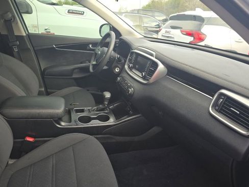 Used 2019 Kia Sorento L image 16