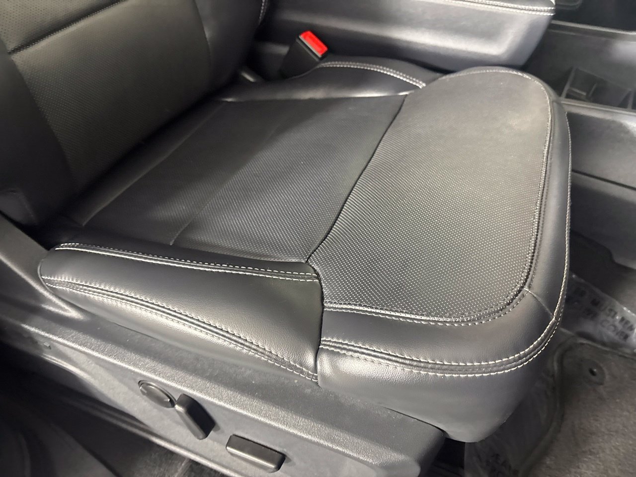 Used 2025 Ford Expedition Platinum AWD/4WD image 33
