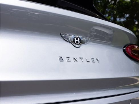 Certified 2024 Bentley Bentayga Extended Wheelbase image 49