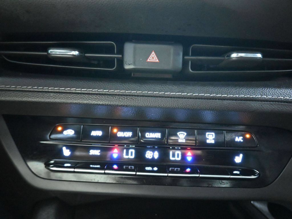 Used 2021 Buick Envision Essence AWD/4WD image 20