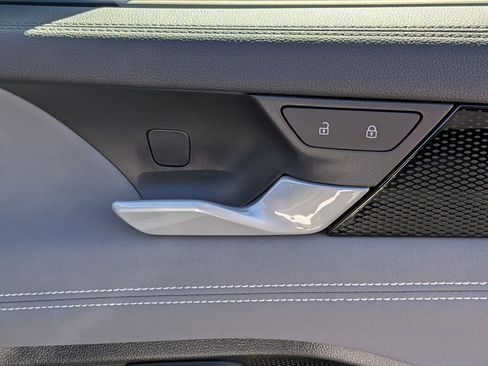 Used 2025 Volkswagen Tiguan SE R-Line image 34