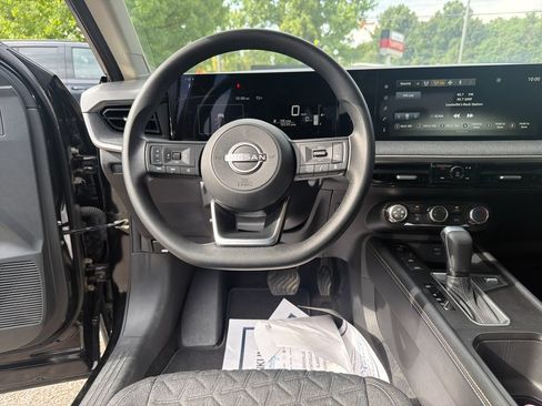 Used 2025 Nissan Kicks SV AWD/4WD image 17