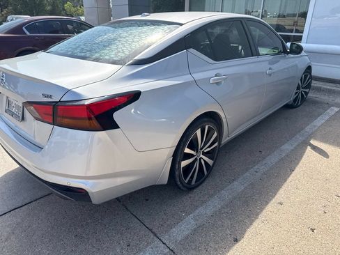 Used 2020 Nissan Altima 2.5 SR w/ Premium Package FWD image 4