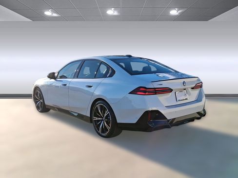 New 2026 BMW 540i xDrive w/ M Sport Package image 3