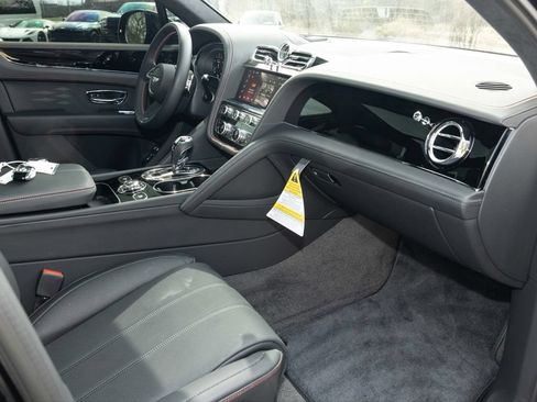 Certified 2025 Bentley Bentayga AWD/4WD image 4