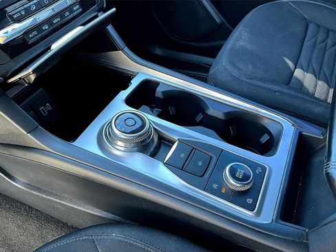 Used 2020 Ford Explorer XLT image 18