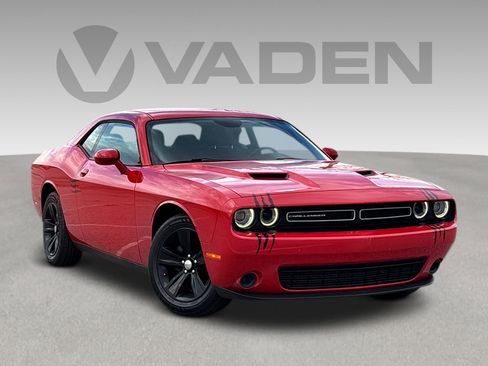 Used 2015 Dodge Challenger SXT w/ Driver Convenience Group image 1