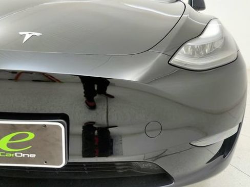 Used 2025 Tesla Model Y Long Range AWD/4WD image 25
