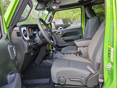 New 2025 Jeep Gladiator Sport image 5