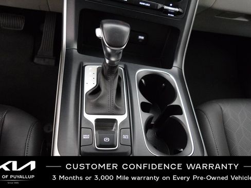 Used 2024 Kia Carnival LX FWD image 24