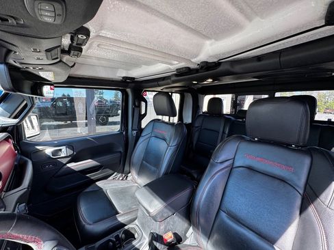 Used 2020 Jeep Gladiator Rubicon w/ Uconnect 4C Nav & Sound Group AWD/4WD image 3