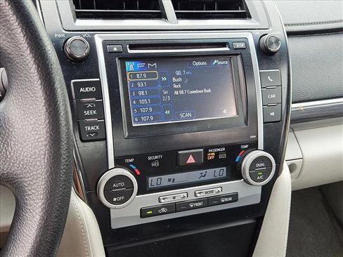 Used 2014 Toyota Camry LE FWD image 12