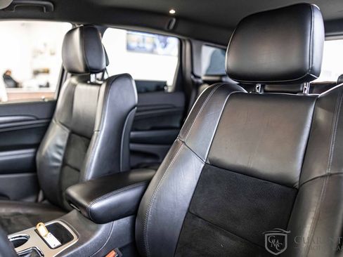 Used 2017 Jeep Grand Cherokee Altitude image 17