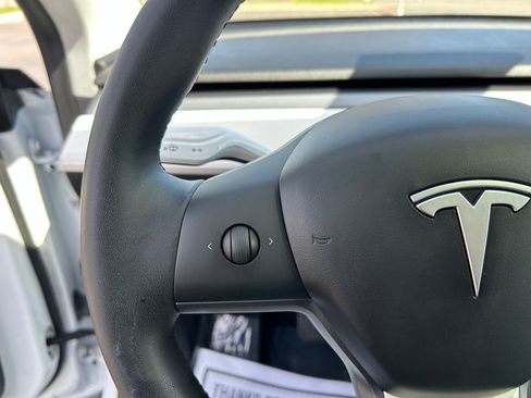 Used 2020 Tesla Model Y Long Range image 14