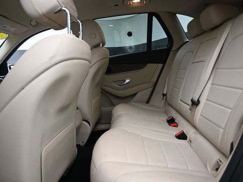 Used 2022 Mercedes-Benz GLC 300 4MATIC image 11