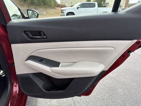 Used 2025 Nissan Altima 2.5 SV image 16