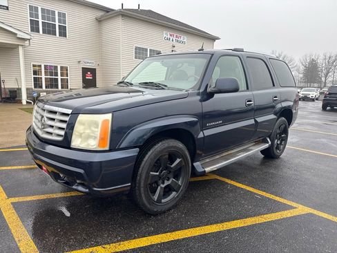 Used 2005 Cadillac Escalade AWD image 2