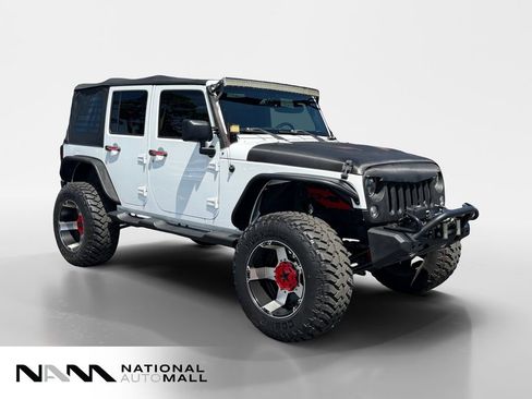 Used 2016 Jeep Wrangler Unlimited Rubicon w/ Connectivity Group AWD/4WD image 7