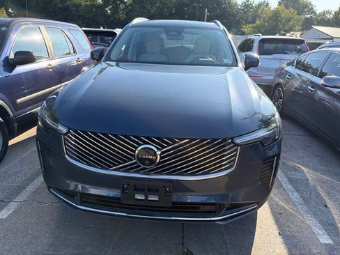 Used 2025 Volvo XC90 B6 Ultra w/ Lounge Package AWD/4WD image 2