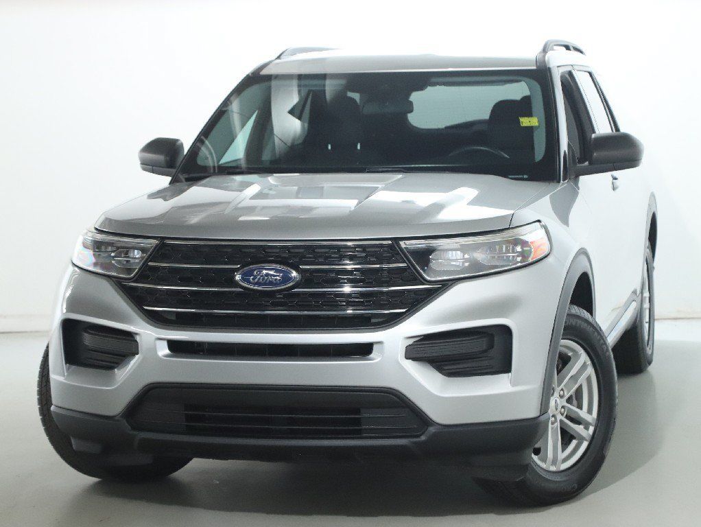 Used 2021 Ford Explorer XLT w/ Class III Trailer Tow Package AWD/4WD image 3