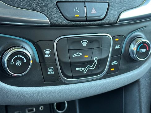 Used 2022 Chevrolet Equinox LT image 28