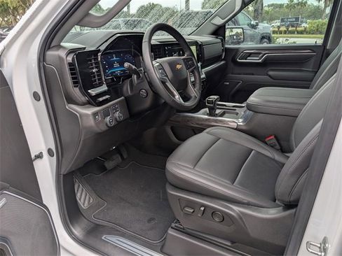 Certified 2025 Chevrolet Silverado 1500 LTZ w/ Technology Package image 11
