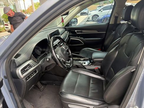 Used 2020 Kia Telluride LX image 3