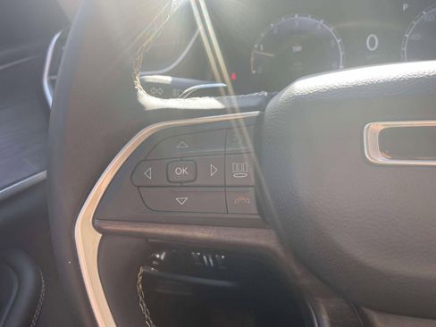 Used 2023 Jeep Grand Cherokee Limited image 21