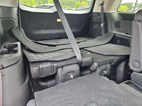 Used 2025 Nissan Pathfinder SL w/ SL Premium Package AWD/4WD image 16