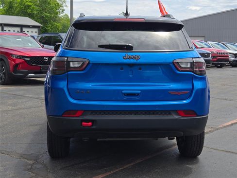 Used 2024 Jeep Compass Trailhawk w/ Trailhawk Elite Group AWD/4WD image 11