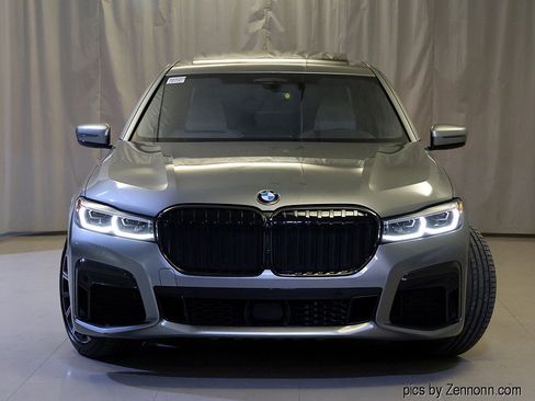 Certified 2022 BMW M760i xDrive w/ Luxury Rear Seating Package image 5