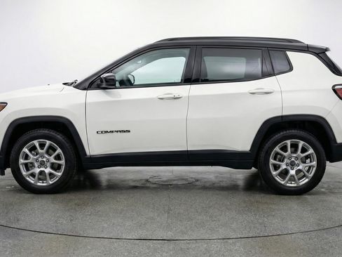 Used 2025 Jeep Compass Limited image 5