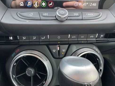 Used 2023 Chevrolet Camaro LT w/ Technology Package image 31