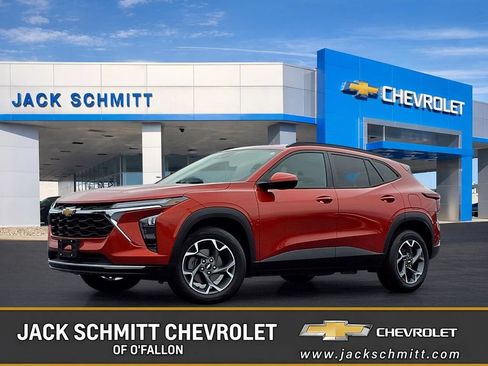 Used 2024 Chevrolet Trax LT w/ Driver Confidence Package FWD image 1