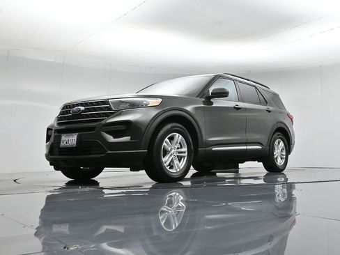 Certified 2022 Ford Explorer XLT image 50