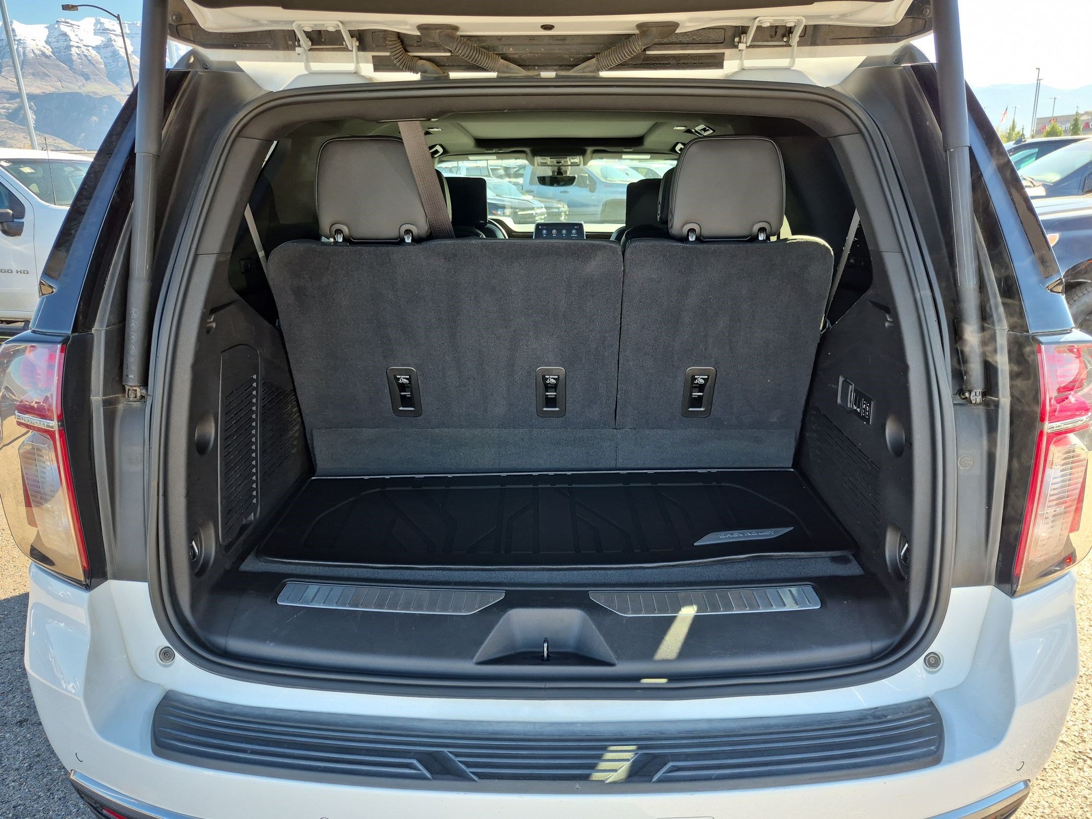 Used 2021 Chevrolet Tahoe High Country w/ Premium Package AWD/4WD image 29