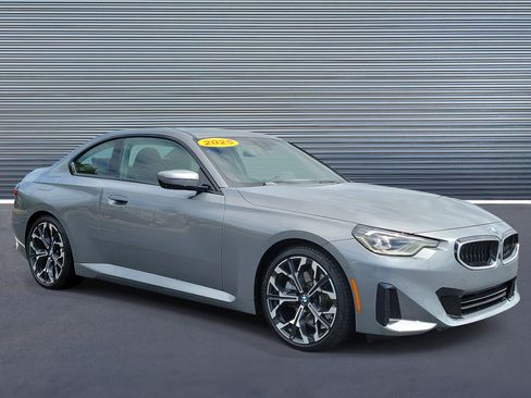 Used 2025 BMW 230i Coupe RWD image 2