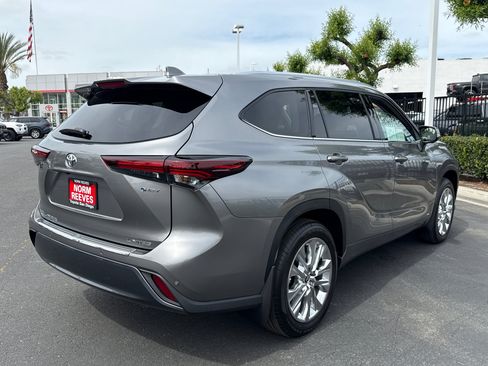 Certified 2026 Toyota Highlander Limited AWD/4WD image 15