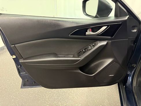Used 2015 MAZDA MAZDA3 i Touring w/ Technology Package image 10