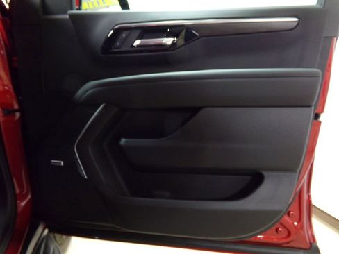 New 2025 Chevrolet Suburban LT w/ Comfort Package image 7