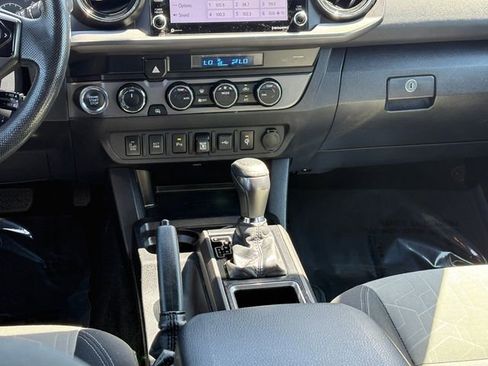 Used 2021 Toyota Tacoma TRD Off-Road w/ Technology Package AWD/4WD image 17