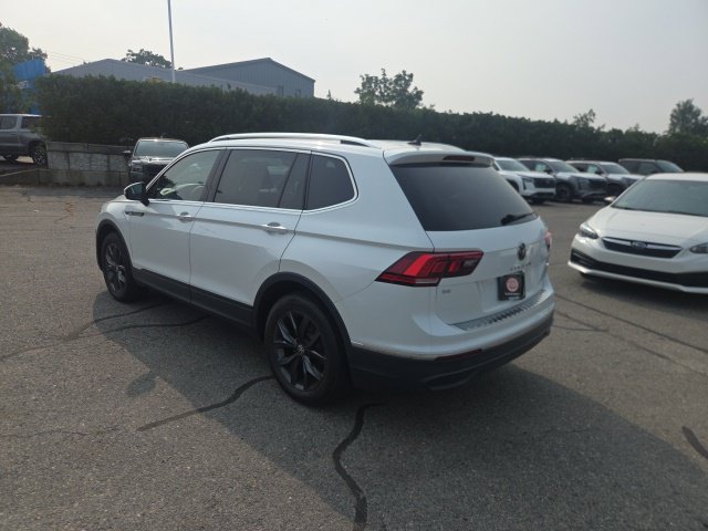Used 2023 Volkswagen Tiguan SE w/ Panoramic Sunroof Package AWD/4WD image 3