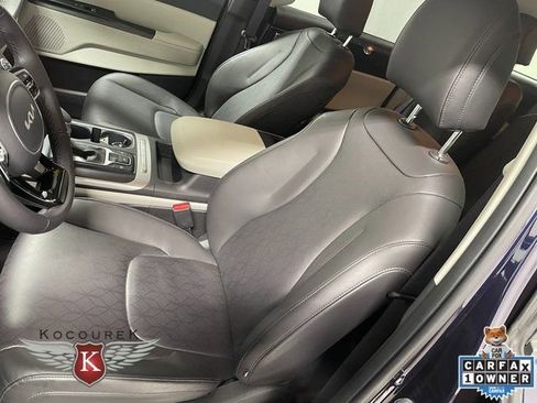 Used 2024 Kia Carnival LX image 13