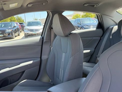 Used 2025 Hyundai Elantra Sport FWD image 13