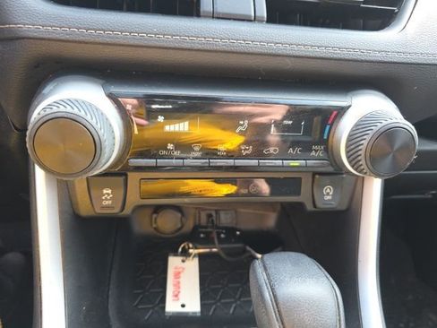 Used 2022 Toyota RAV4 LE image 14