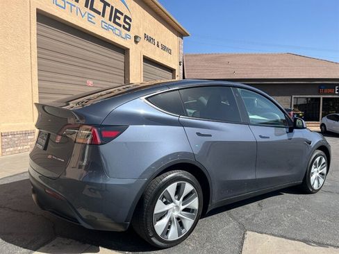 Used 2023 Tesla Model Y AWD image 32
