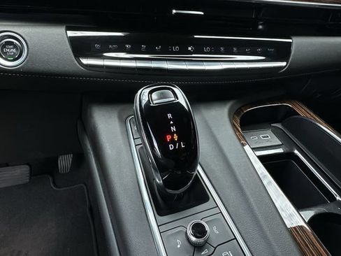 Certified 2024 Cadillac Escalade ESV Premium Luxury RWD image 28