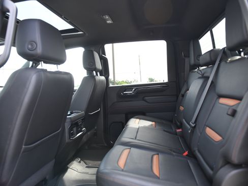 Used 2024 GMC Sierra 2500 AT4 w/ AT4 Premium Plus Package AWD/4WD image 15