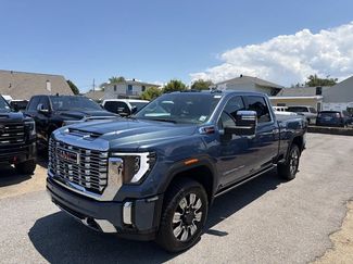Used 2025 GMC Sierra 2500 Denali w/ Denali Reserve Package AWD/4WD video 1
